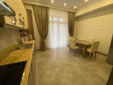 Kirayə 4 otaqlı mənzil, 198 m², Ağ şəhər: 2 500 ₼/ay 5