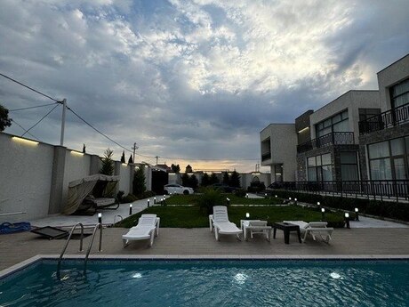 5 otaqlı həyət evi/bağ evi - Şağan q. - 400 m²
