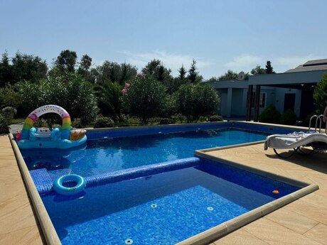 5 otaqlı həyət evi/bağ evi - Mərdəkan q. - 220 m²