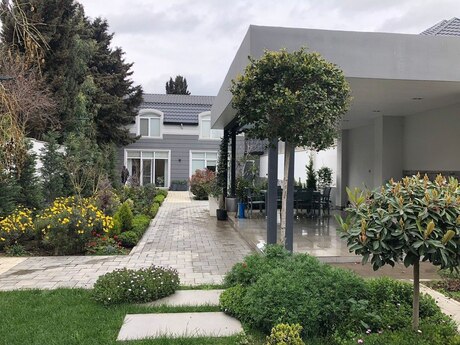 4 otaqlı həyət evi/bağ evi - Mərdəkan q. - 180 m²