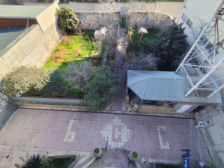 8 otaqlı həyət evi/bağ evi - Nəsimi m. - 628.1 m²