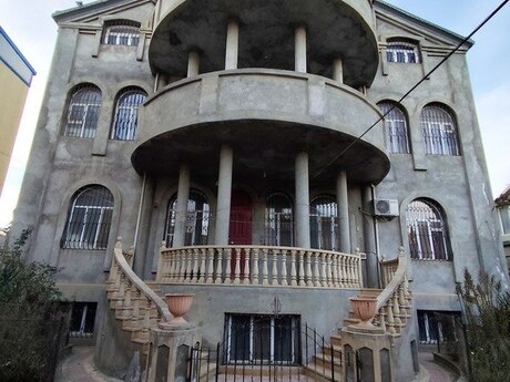 8 otaqlı həyət evi/bağ evi - Nəsimi m. - 628.1 m²