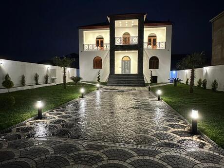 6 otaqlı həyət evi/bağ evi - Saray q. - 300 m²