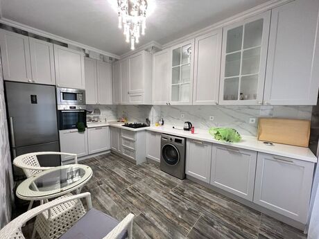 3-комн. новостройка - Ясамальский р. - 130 м²