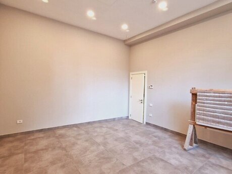 Obyekt - 8 Noyabr m. - 2000 m²