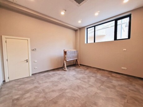 Obyekt - 8 Noyabr m. - 2000 m²