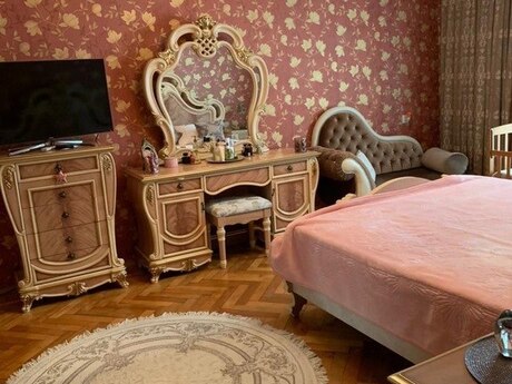 4 otaqlı köhnə tikili - 28 May m. - 119 m²