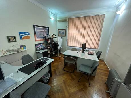 3 otaqlı köhnə tikili - Sahil m. - 103.7 m²