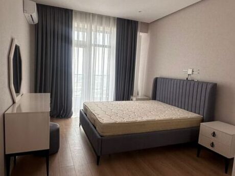 3-комн. новостройка - м. 8 ноября - 140 м²