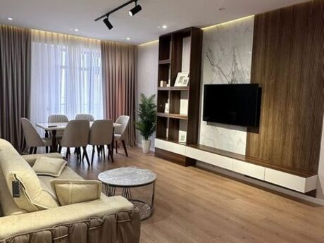 3-комн. новостройка - м. 8 ноября - 140 м²