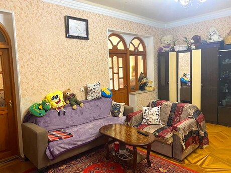 3 otaqlı köhnə tikili - Bakıxanov q. - 80 m²