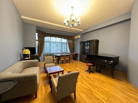 Объявление №4954136 - Баку, м. Сахил, 3-комн., 90 м², 4/10 этаж