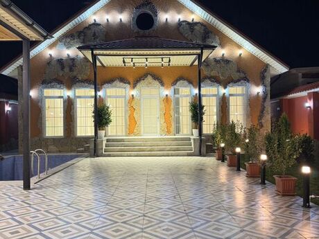4 otaqlı həyət evi/bağ evi - Şüvəlan q. - 200 m²