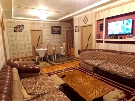 7 otaqlı həyət evi/bağ evi - Buzovna q. - 340 m²