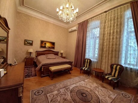 10 otaqlı həyət evi/bağ evi - İçəri Şəhər m. - 550 m²