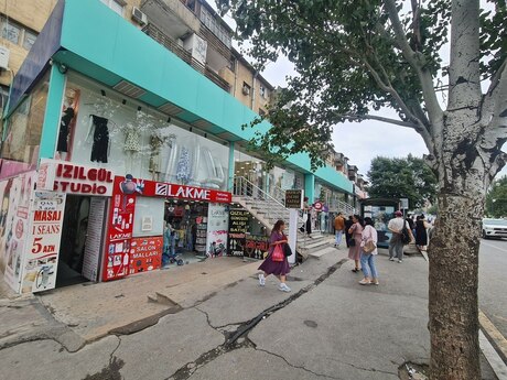 Obyekt - İnşaatçılar m. - 360 m²