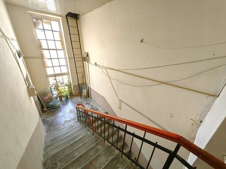 3 otaqlı köhnə tikili - 28 May m. - 70 m²