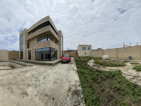12 otaqlı həyət evi/bağ evi - Novxanı q. - 870 m²