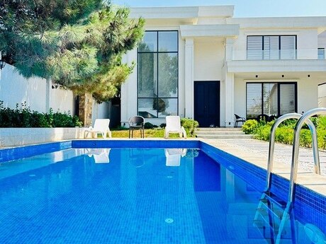 4 otaqlı həyət evi/bağ evi - Şüvəlan q. - 220 m²