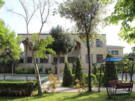 10 otaqlı həyət evi/bağ evi - Xırdalan - 700 m²