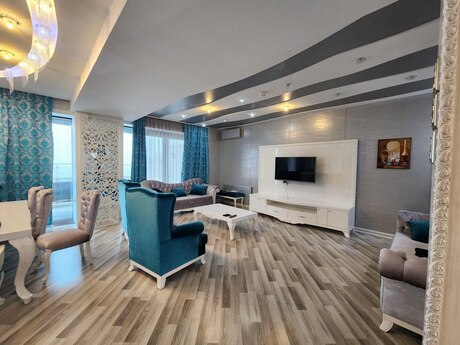 6-room apartment for rent, 300 m², Şah İsmayıl Xətai: 4 200 ₼/mo 3