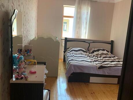 4 otaqlı həyət evi/bağ evi - Novxanı q. - 320 m²