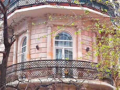 Elan №5004020 - Bakı, Sahil m., 4 otaqlı, 200 m², 2/3 mərtəbə