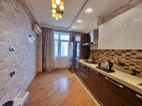 4-room apartment for rent, 160 m², 28 May: 1 500 ₼/mo 5