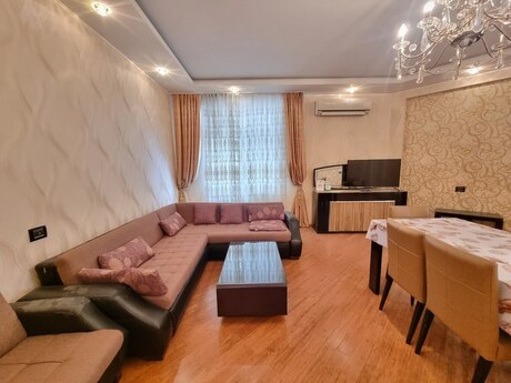 4-room apartment for rent, 160 m², 28 May: 1 500 ₼/mo 3