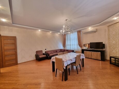 4-room apartment for rent, 160 m², 28 May: 1 500 ₼/mo 2