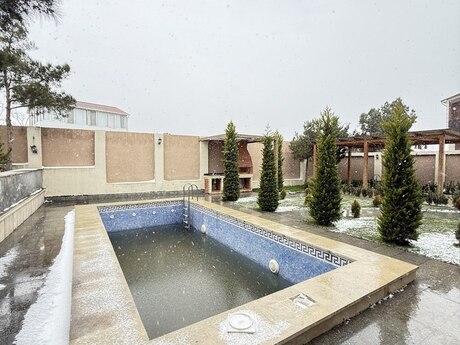 6 otaqlı həyət evi/bağ evi - Şüvəlan q. - 220 m²