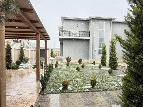 6 otaqlı həyət evi/bağ evi - Şüvəlan q. - 220 m²