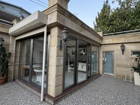 8 otaqlı həyət evi/bağ evi - Nəsimi m. - 650 m²