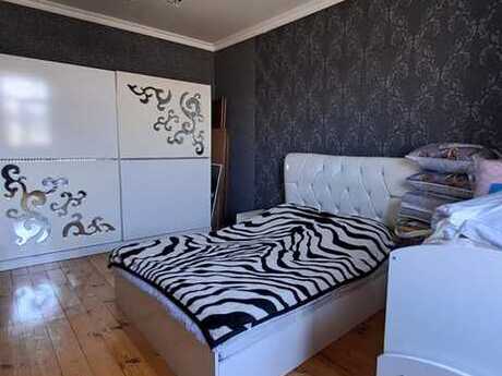 5 otaqlı həyət evi/bağ evi - Əmircan q. - 200 m²