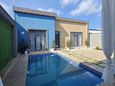 4 otaqlı həyət evi/bağ evi - Şüvəlan q. - 135 m²