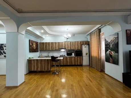 4 otaqlı mənzil, 176 m², Sahil: 700 000 ₼ 3
