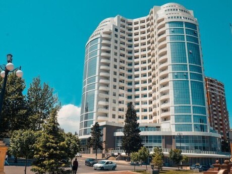 20-комн. офис - м. Элмляр Академиясы - 900 м²