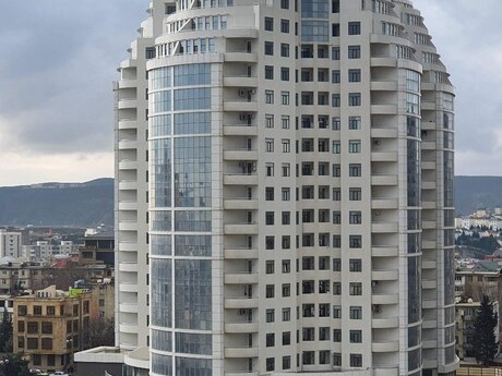 20-комн. офис - м. Элмляр Академиясы - 900 м²