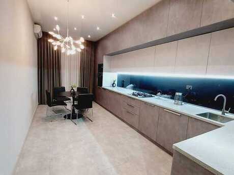 3 otaqlı yeni tikili - 8 Noyabr m. - 145 m²