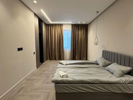 3 otaqlı yeni tikili - Şıxov q. - 158 m²
