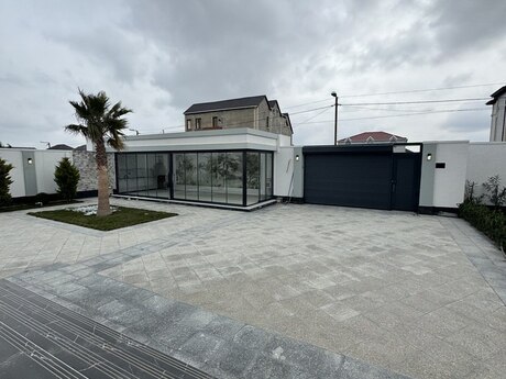 House with Garden, Villa For Sale