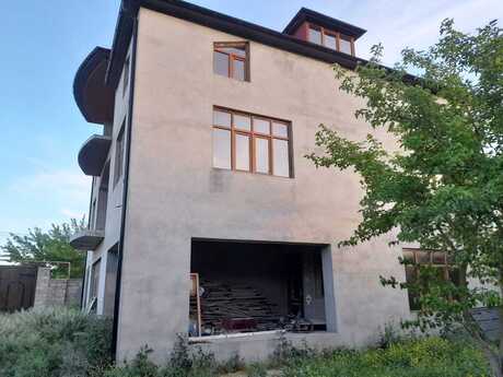 7 otaqlı həyət evi/bağ evi - Buzovna q. - 450 m²