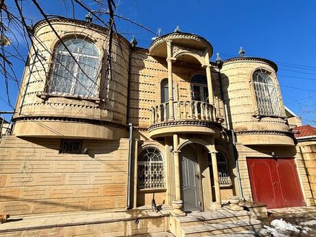 10 otaqlı həyət evi/bağ evi - Nəsimi m. - 550 m²