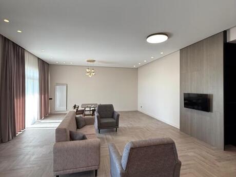 3 otaqlı yeni tikili - Şıxov q. - 158 m²