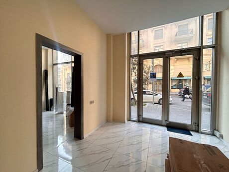 Obyekt - Ağ şəhər q. - 300 m²