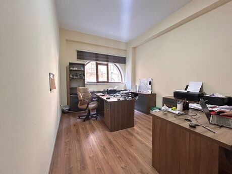 Obyekt - Ağ şəhər q. - 300 m²