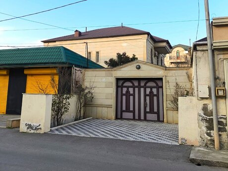 7 otaqlı həyət evi/bağ evi - M.Ə.Rəsulzadə q. - 350 m²