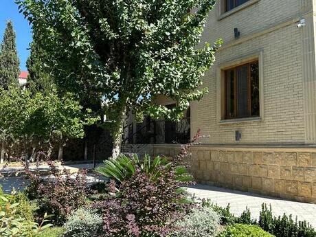 5 otaqlı həyət evi/bağ evi - Novxanı q. - 200 m²