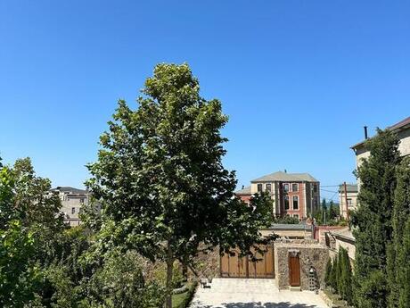 5 otaqlı həyət evi/bağ evi - Novxanı q. - 200 m²