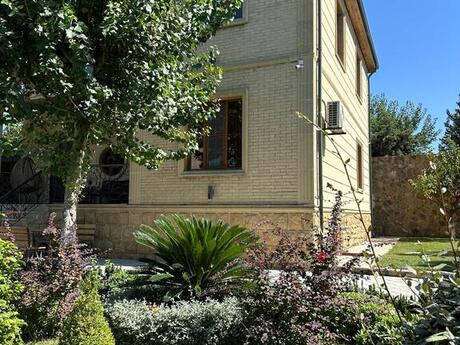 5 otaqlı həyət evi/bağ evi - Novxanı q. - 200 m²